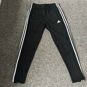🚨 Adidas Track Pants